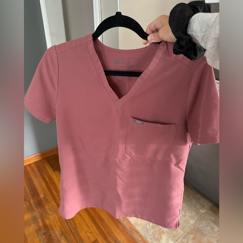 FIGS SCRUB SET- medium/petite bottoms, small top in mauve